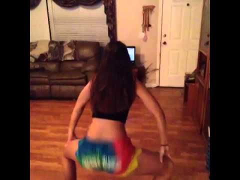 Twerk that phat ass white girl