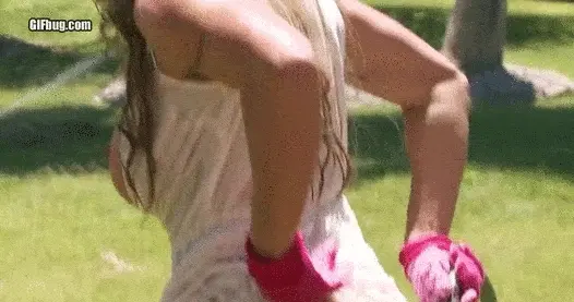 Big mature booty cleaned up outdoors