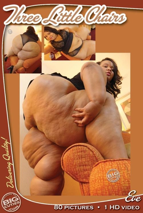bigcutieeve:

Big Cutie Eve in Three Little Chairs
I’m was...