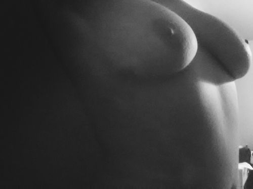 Reblog 
lovelylittlelensie.tumblr.com
Happy topless Tuesday,...