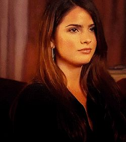 Mindpower "Quitatelo todo!" Shelley Hennig & Phoebe Tonkin CRACKSHIP 70GIFHUNT Britt Robertson Jessica Parker Kennedy 2gifSThe Secret Circle