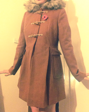 Reblog obscurokitten: It’s cosy new coat weather :3