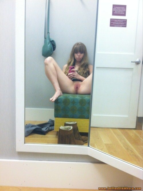 Reblog selfiesofawhore:

Picture from:…