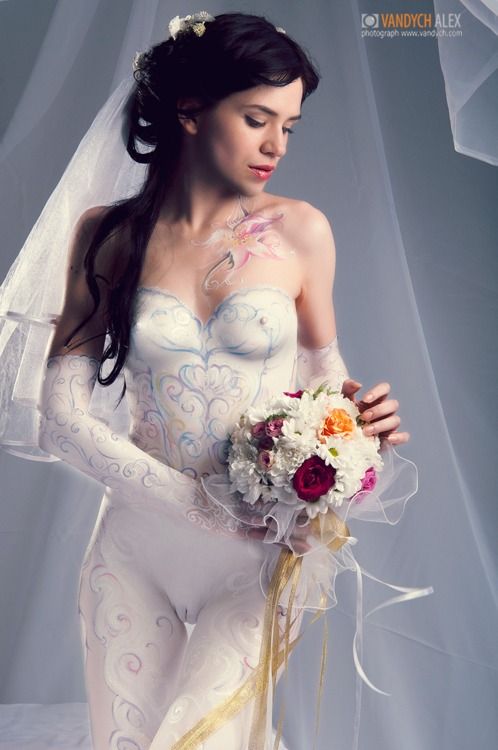 What a wedding dress! I think it's just paint!