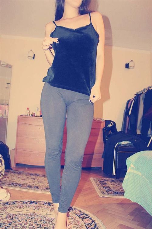 Reblog: sexyhomeamdegirls:
Sexy girlfriend shows her hot body,...