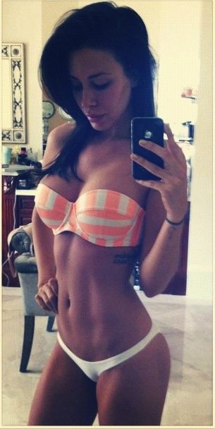 lovingselfis:

Loving Selfies