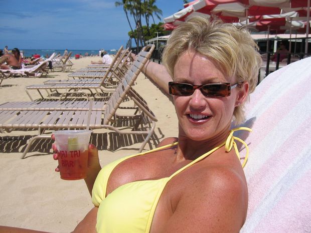 How many bikinis does Bev have?
