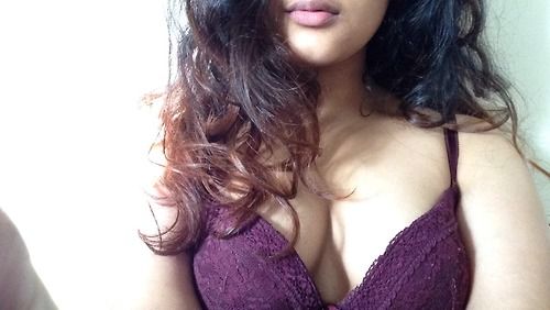 Reblog chokedslut:

Messy bed hair + favourite bra. Thank you...