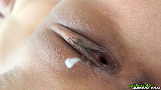 Asian teen babe Jang oozing cum from smooth and tight freshly fucked pussy in closeup