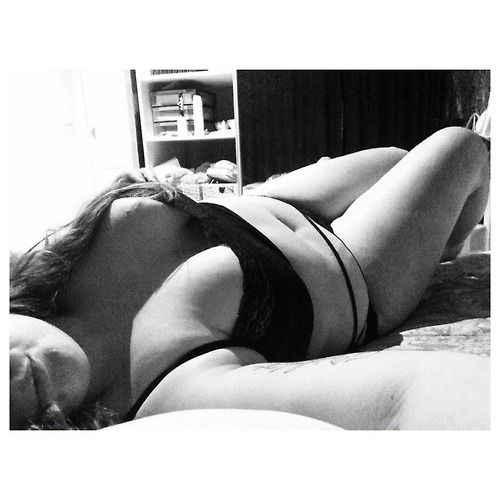 Reblog 
nipslip on topless tuesday
submitted by sighhealy

Thank...