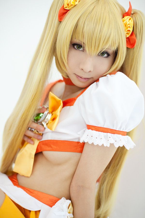 sailor moon looking cosplay