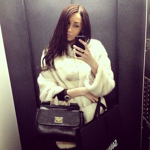 Her hot selfshots