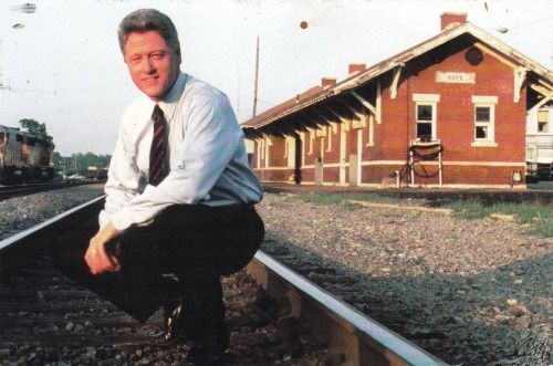 Reblog officialramennoodle:
yuh boy clinton bout to drop his...