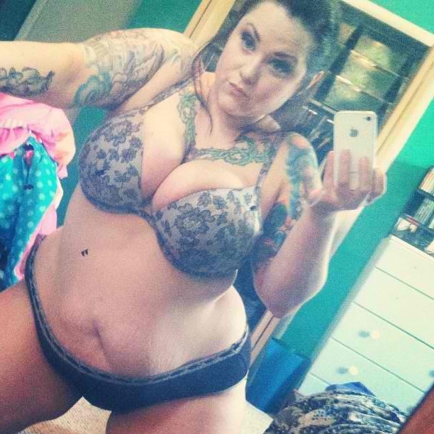 Unnamed Sexy PAWG Takes Selfie in the mirror