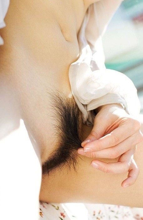 Seriously that hairy pussy is too hot