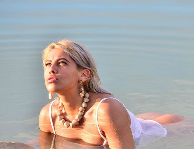 She’s LIVE on webcam chat now! Go private..she’s GOOOODDDD!!!|AntoniaHartFree $10.99 CREDITS!