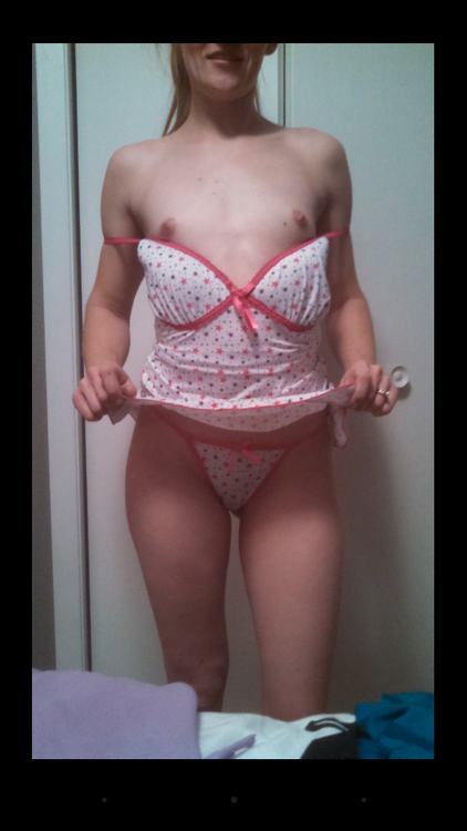 Reblog 
nakedtightassesandperkytitties.tumblr.com
Thanks...