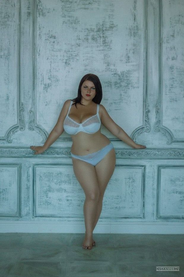 Alyona Ostanova is sexy and curvy