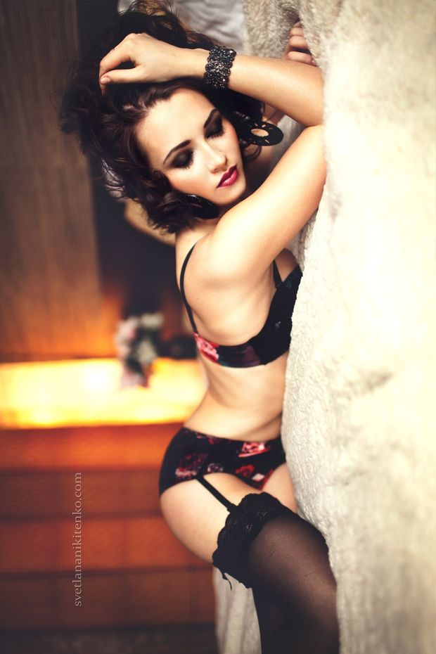 Naked Women Wearing Garters 430