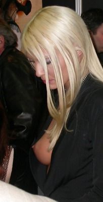 More downblouse pics at