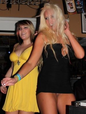 Short skirt pussy shot