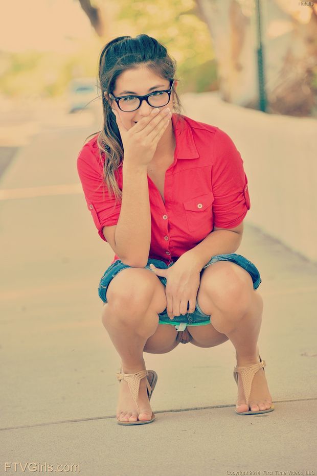 Horny upskirt hipster pussy