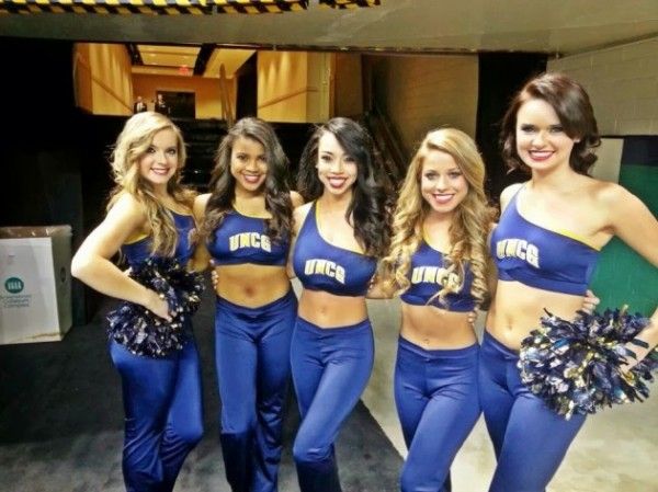 Cheerleaders In Yoga Pants &amp; Workout Shorts (69 Photos)