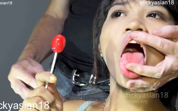 Dee gets her lips open for lolli and cocks