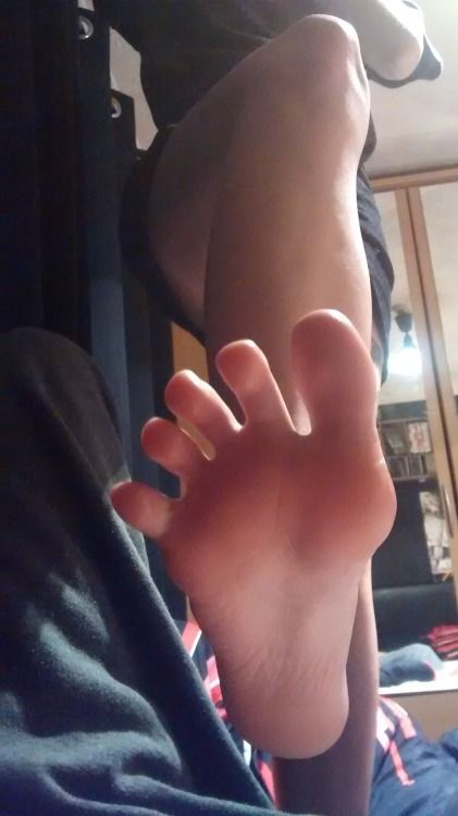 Set of Sexy Toe Spreading Pics