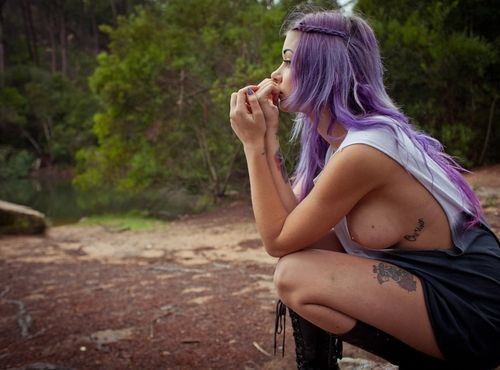 Sneaky sideboob