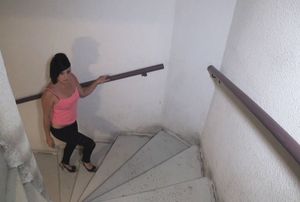 Lili, 23 ans une amatrice soumise dressée pour servir de pute a un couple vicieux