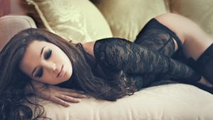 Cover Girl With Long Sext Legs And Beautiful Face 8213