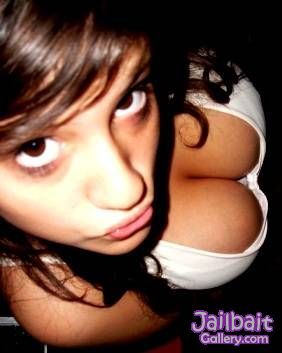 Cleavage Downblouse