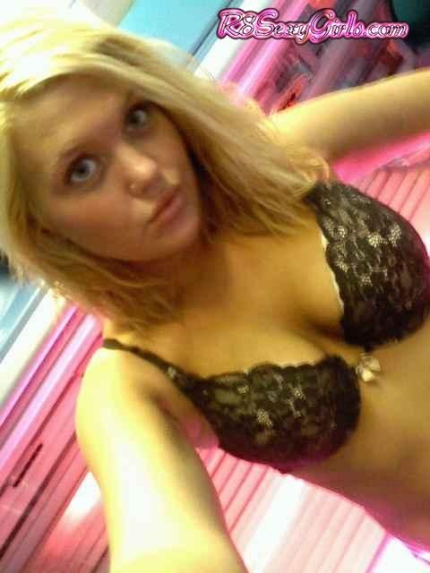 Rate Sexy Blonde Girl Self Shot