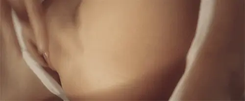 Rubbing-Pussy