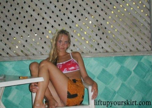 more upskirt
