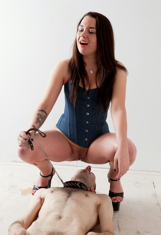 Goddess pissing on sub