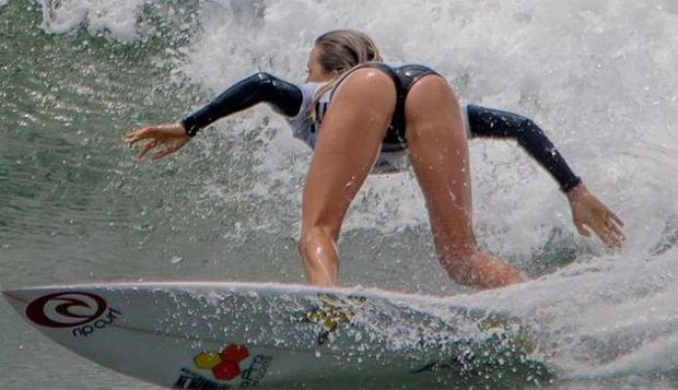 alana blanchard gives us a nice view of her butt
