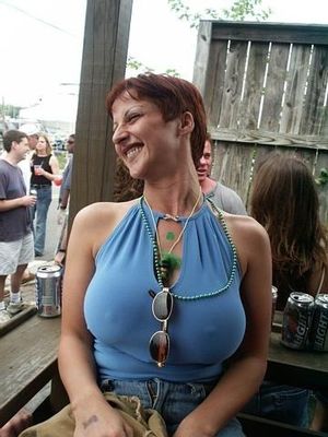 she knows she looks good