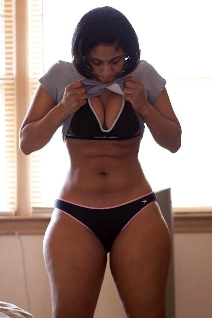 Salopes amatrices blacks sucent et montrent leurs gros seins