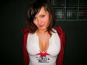 sexy big boob cleavage self pic