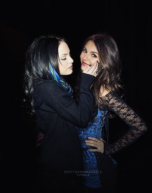 Victoria Justice Elizabeth Gillies