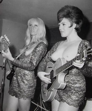 60s chicks playing music with tits out