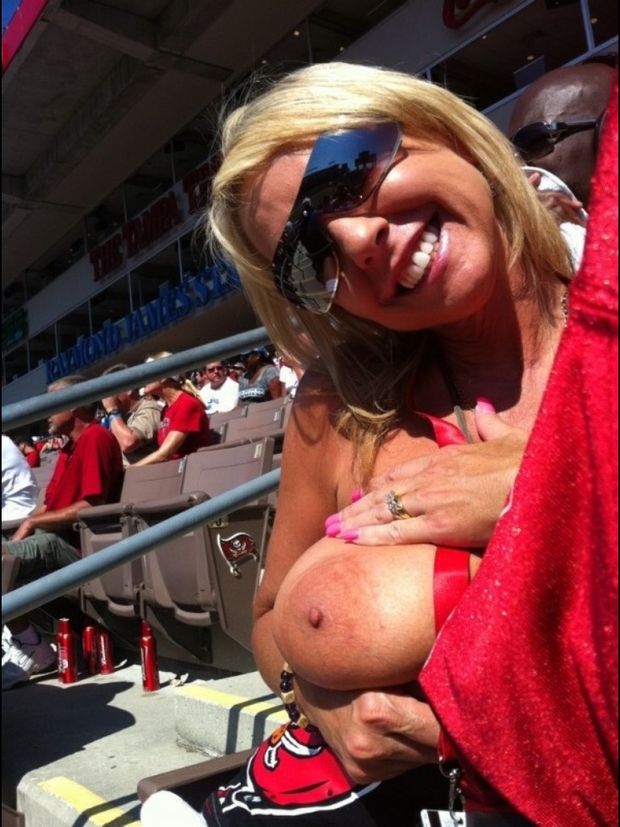 Flashing her big tit at game