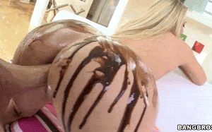 chocolate sauce