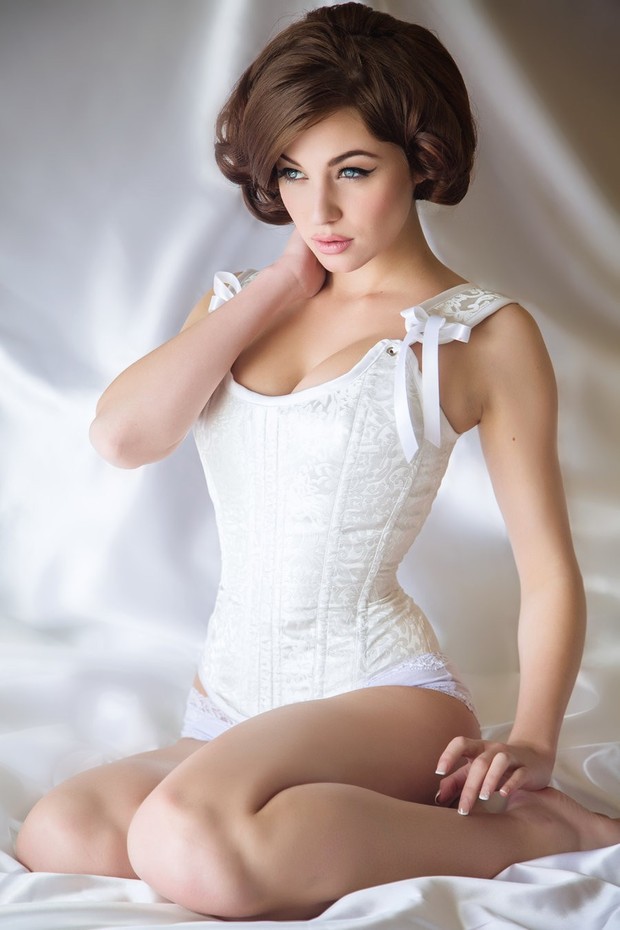 #PorcelainCora#Deviantart#Classic#Photography#Pale#PaleSkin#AphroBeauty#Aphrodisiac