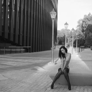 Beauty inn a parking lot.