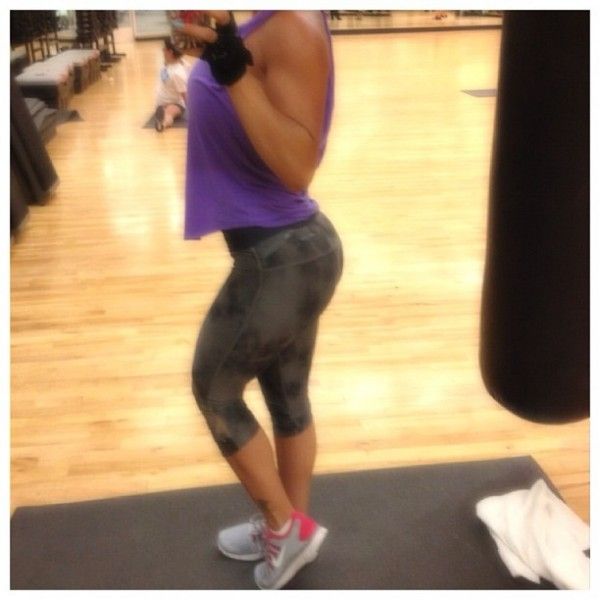 20 Pics: MILF With Big Boobs & Booty In Yoga Pants