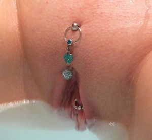 Such a sexy pierced pussy