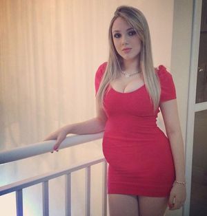 pregnantmaxim:Those hips